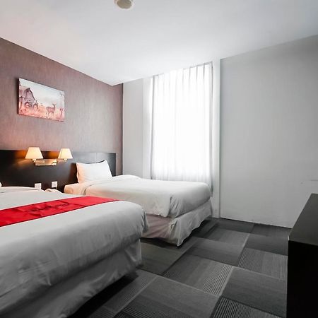 Reddoorz Premium Near Pantai Losari 2 Hotel Makassar Bagian luar foto