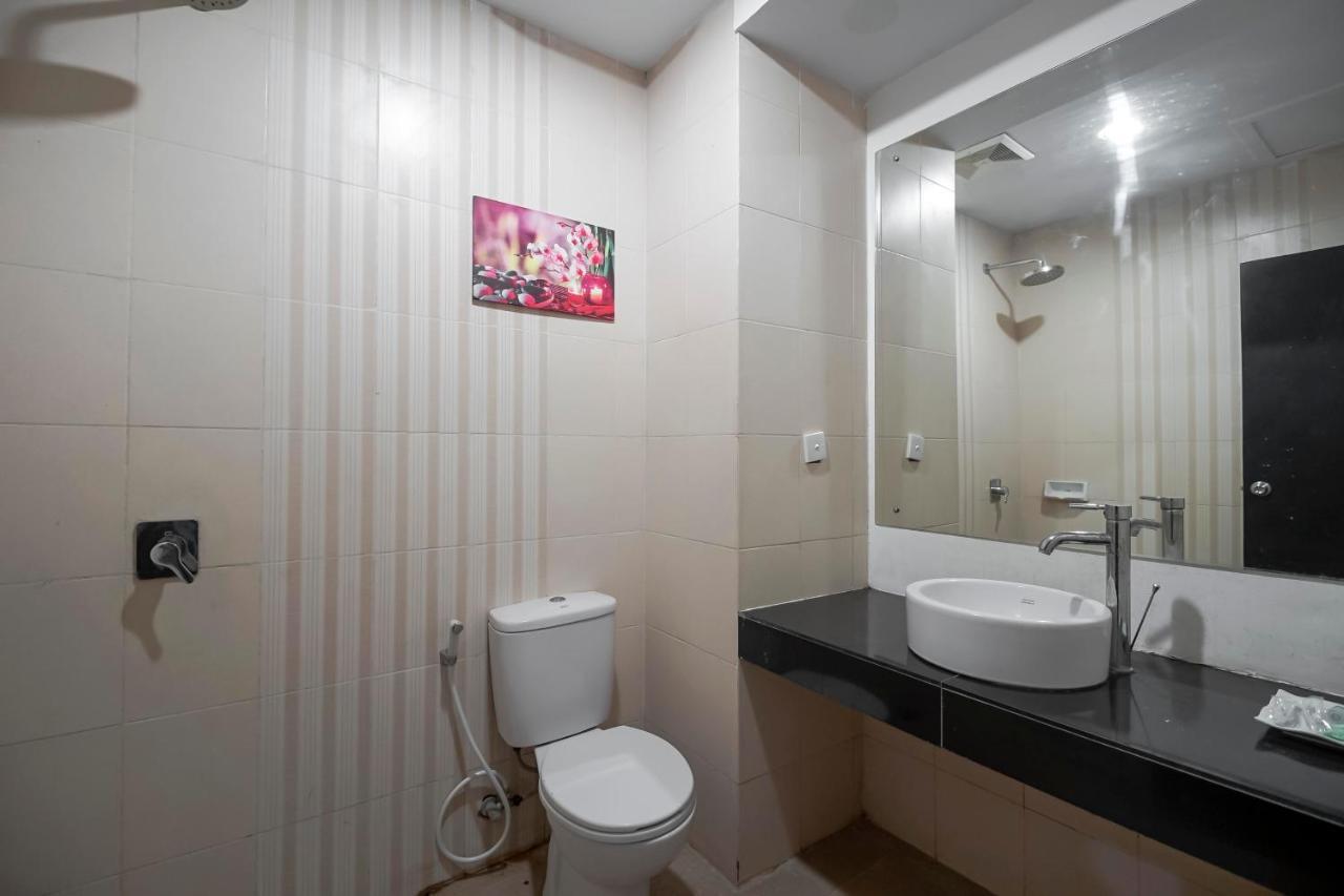 Reddoorz Premium Near Pantai Losari 2 Hotel Makassar Bagian luar foto