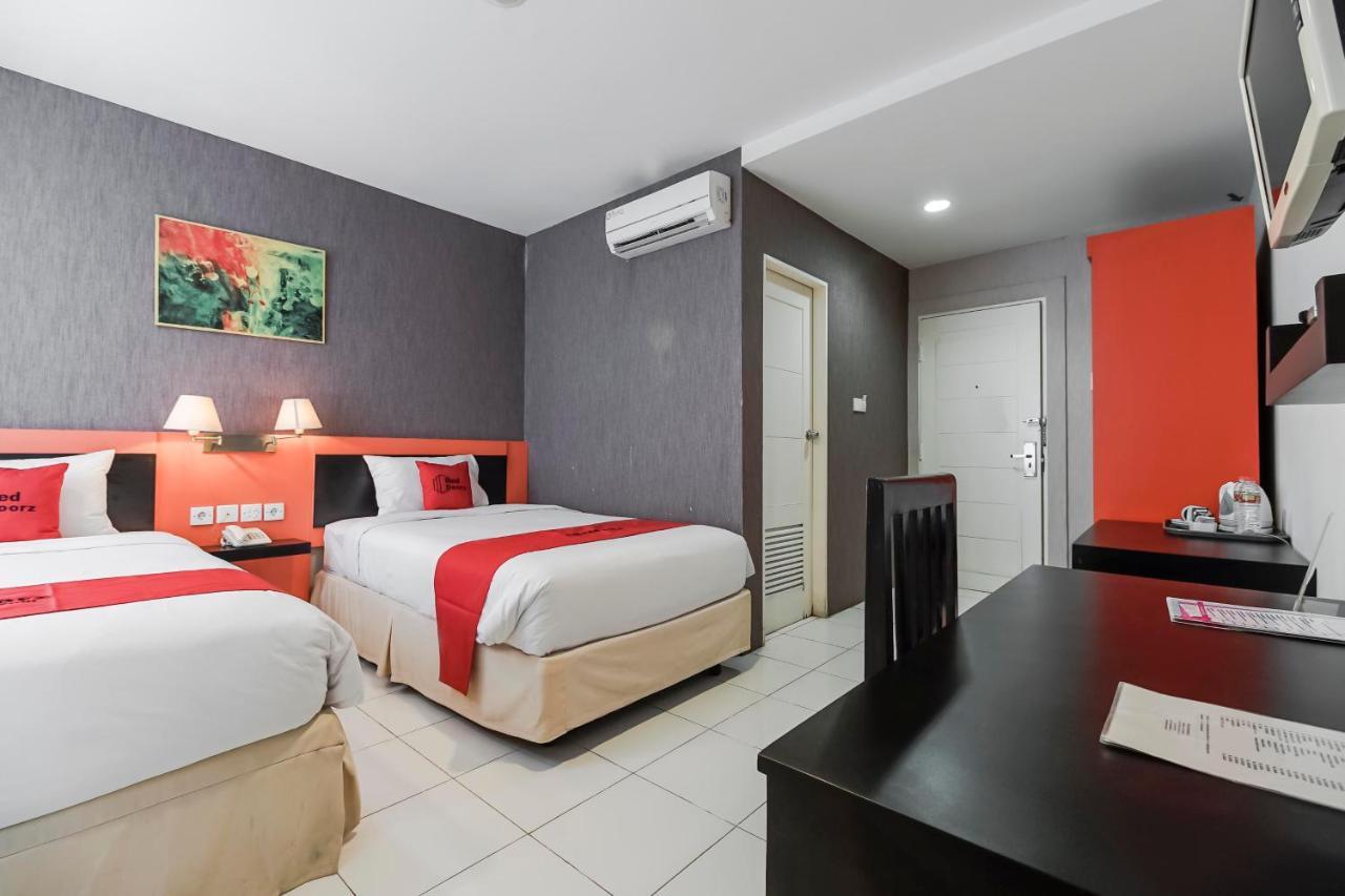 Reddoorz Premium Near Pantai Losari 2 Hotel Makassar Bagian luar foto