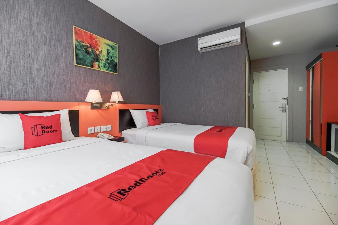 Reddoorz Premium Near Pantai Losari 2 Hotel Makassar Bagian luar foto