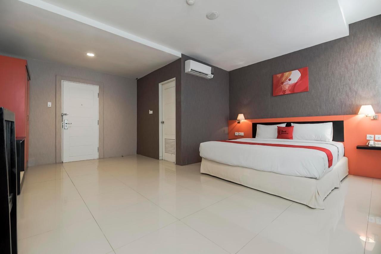 Reddoorz Premium Near Pantai Losari 2 Hotel Makassar Bagian luar foto