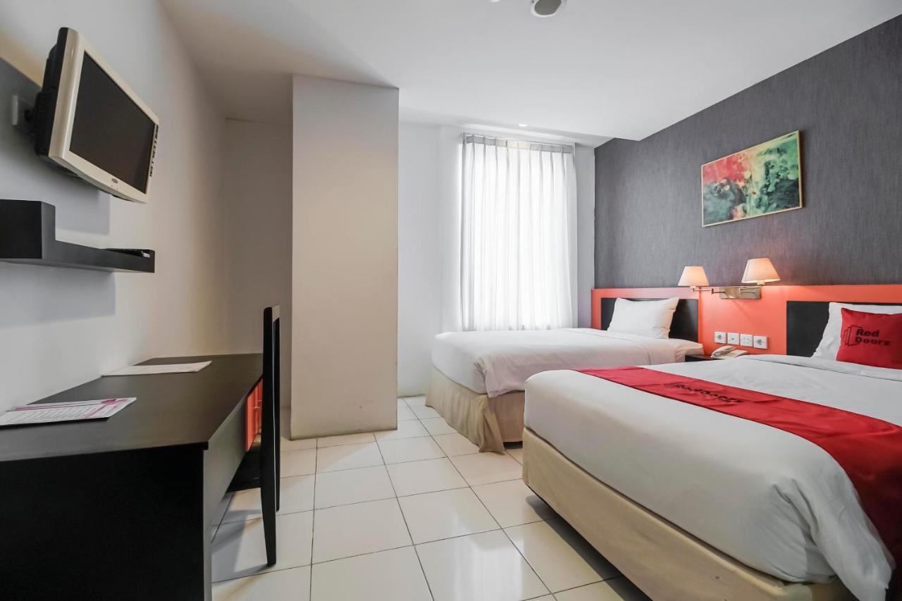 Reddoorz Premium Near Pantai Losari 2 Hotel Makassar Bagian luar foto